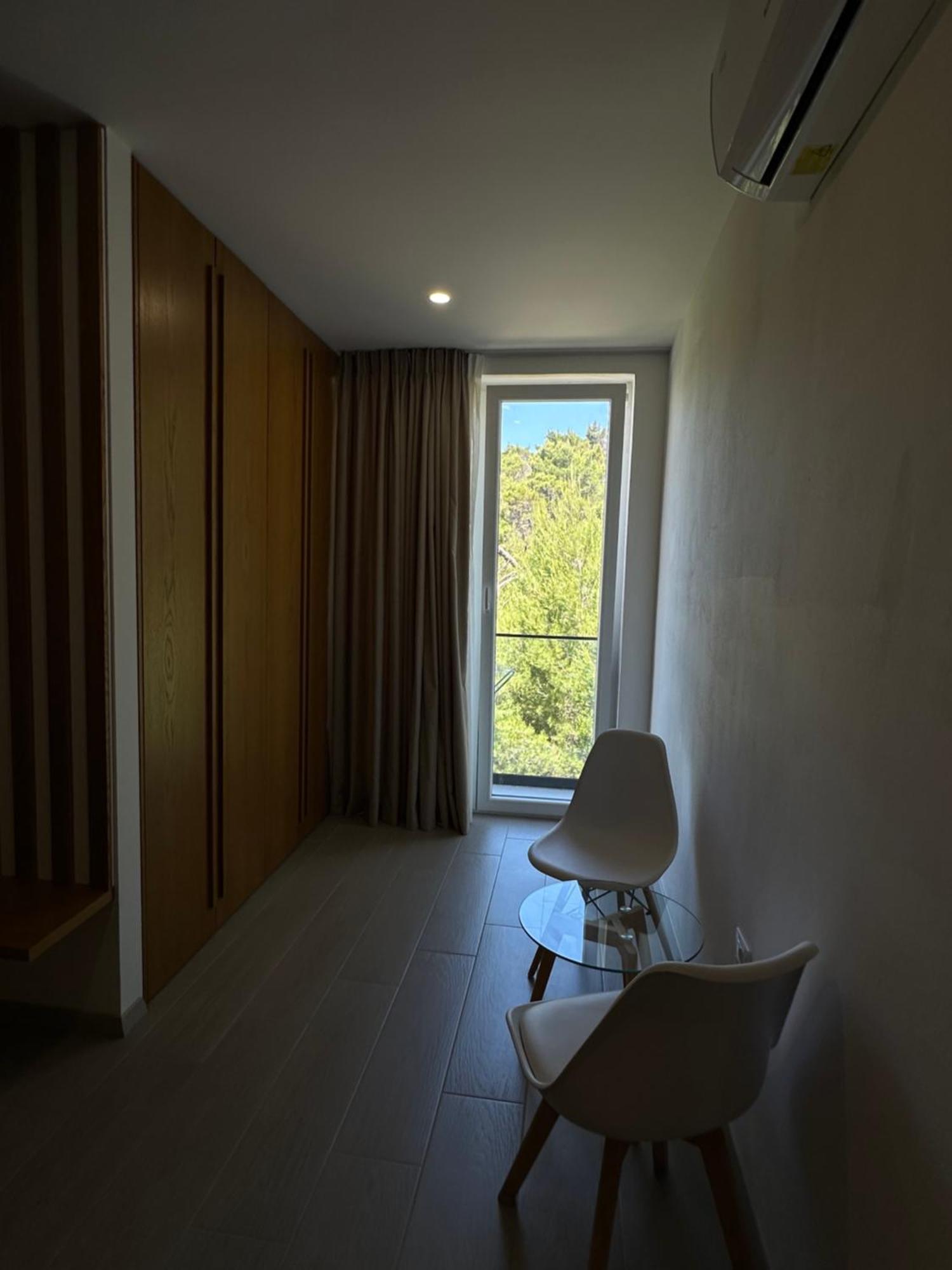 Serenity In Hotel *